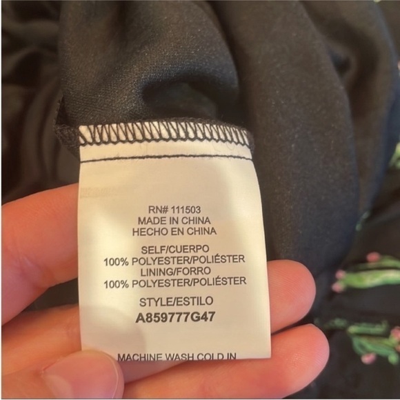 Francesca's Cactus Romper Size Medium. - Picture 7 of 8